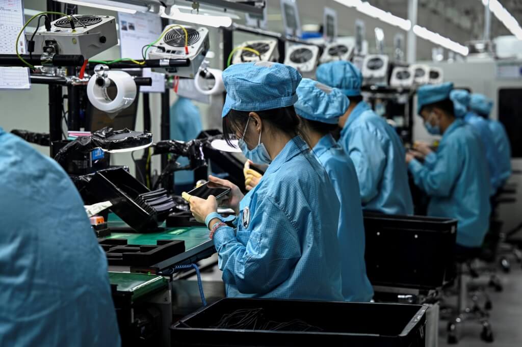 China's factory activity contracts for second straight month in August ...